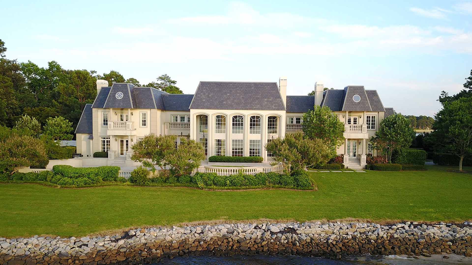 beautiful home in VA beach on water